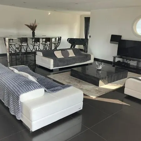 ヴィラ La Gardiole *